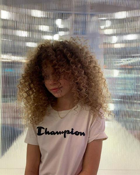 Віра Брежнєва поділилася яскравими фото в день народження дочки